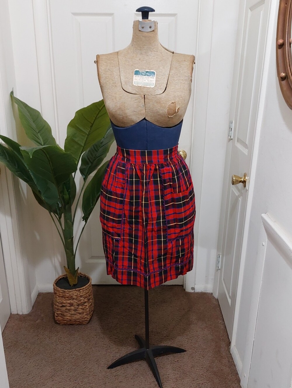 Vintage Red Plaid Apron - Picture 2 of 5
